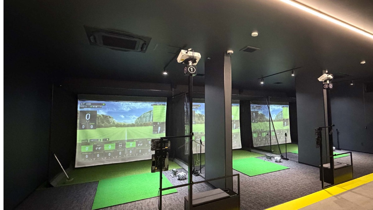 ZEN GOLF RANGE 北大宮店のシミュレーター打席