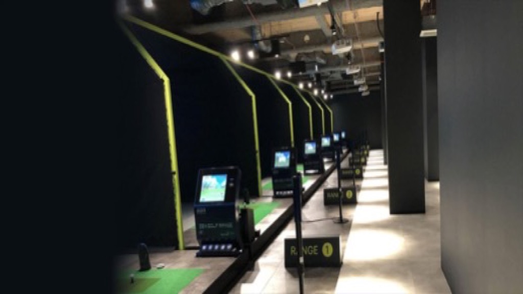 ZEN GOLF RANGE新子安店のシミュレーター打席