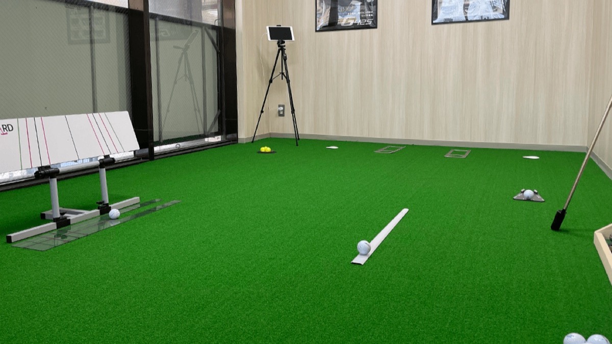 Born Golf 北浦和のインドア打席
