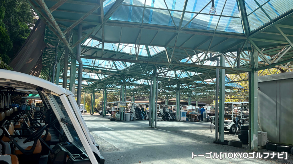 カートが並ぶスタート前の乗り場