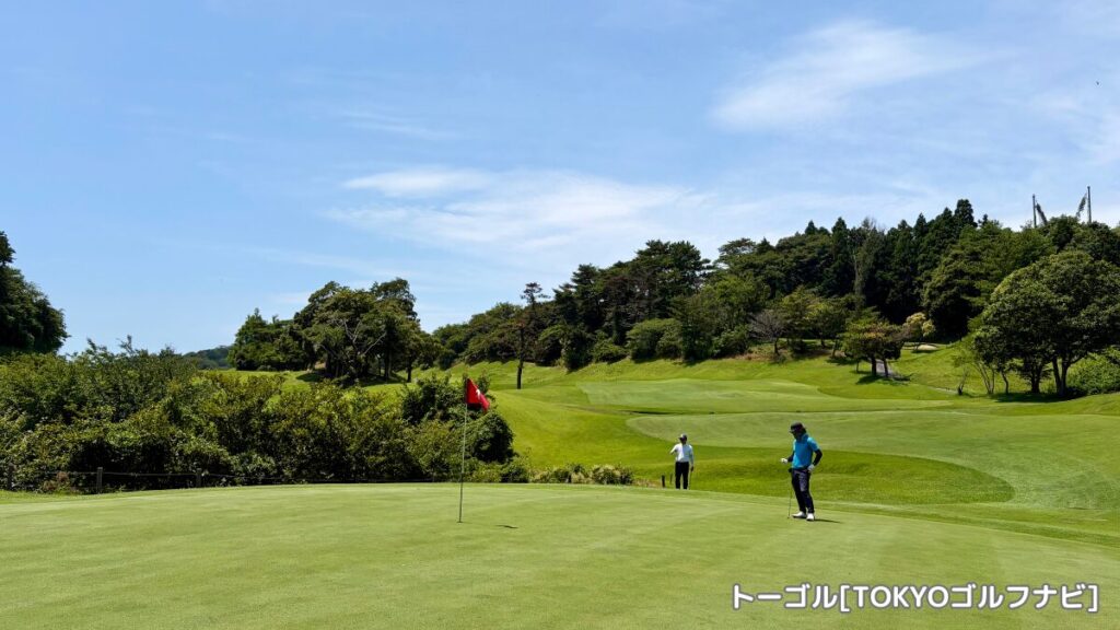 太平洋を望む小名浜オーシャンのコース風景
