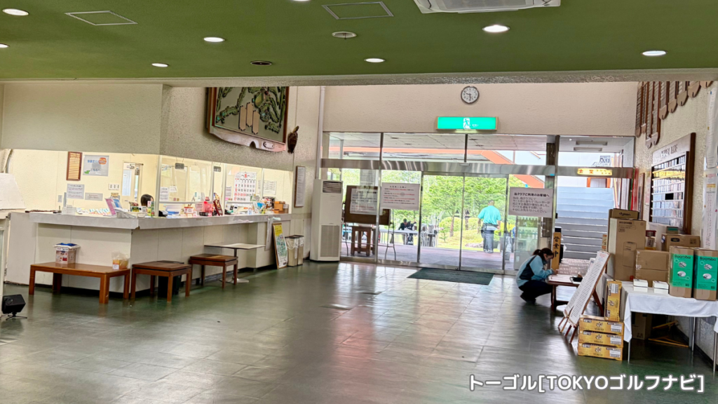 クラブハウスのフロント