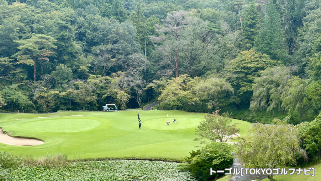 皐月ゴルフ倶楽部 佐野コースの池越えのグリーン