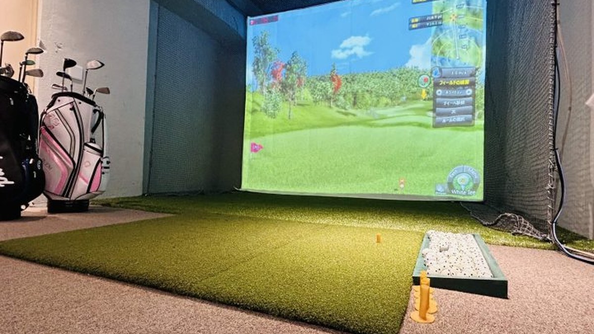 SMART GOLF秋葉原店の個室シミュレーター打席