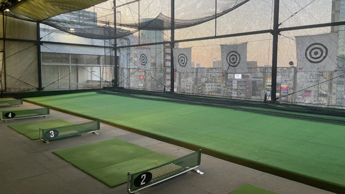 スポーツプラスゴルフレッスン錦糸町の屋上打席
