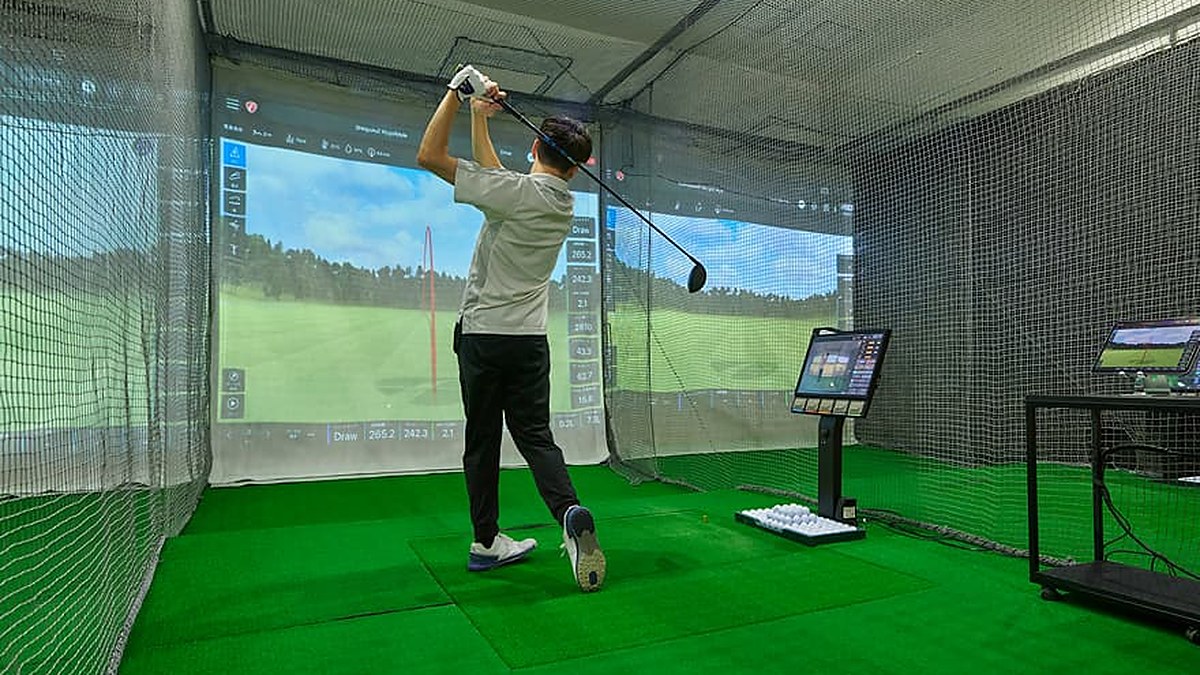 マイゴルフスタイル新宿のシミュレーター打席