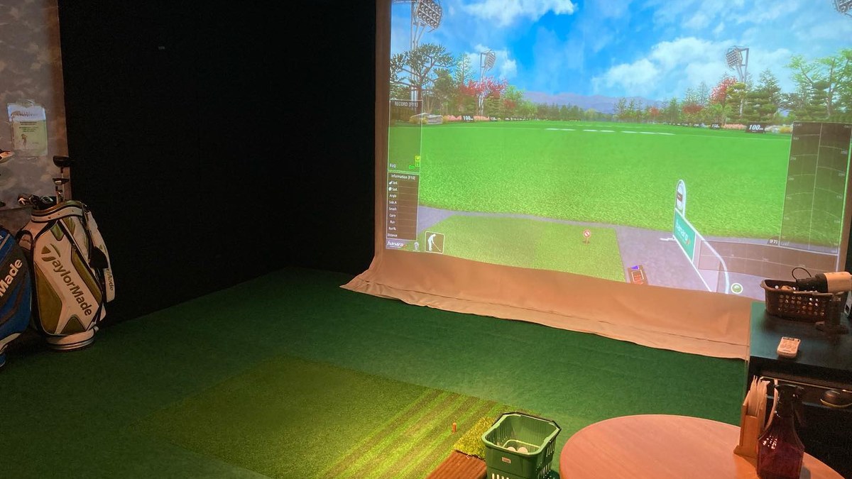 UENO Y's SQUARE GOLF SCHOOLの個室シミュレーター打席