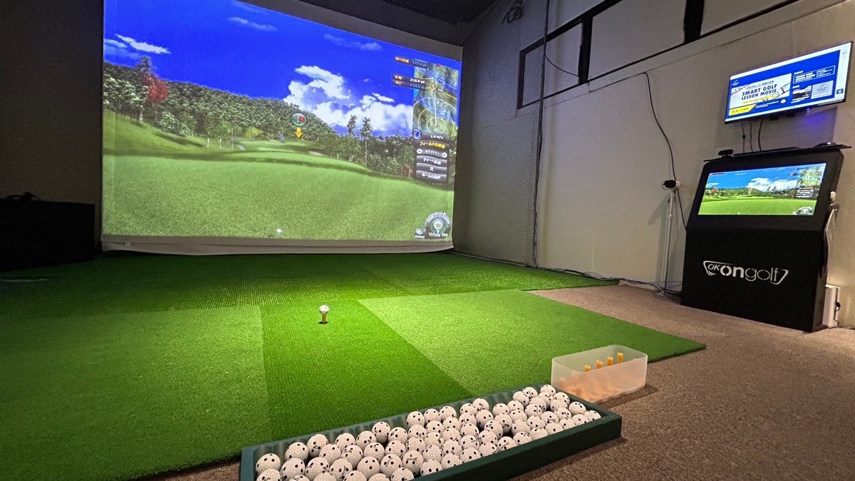 SMART GOLF 上井草店のシミュレーター打席