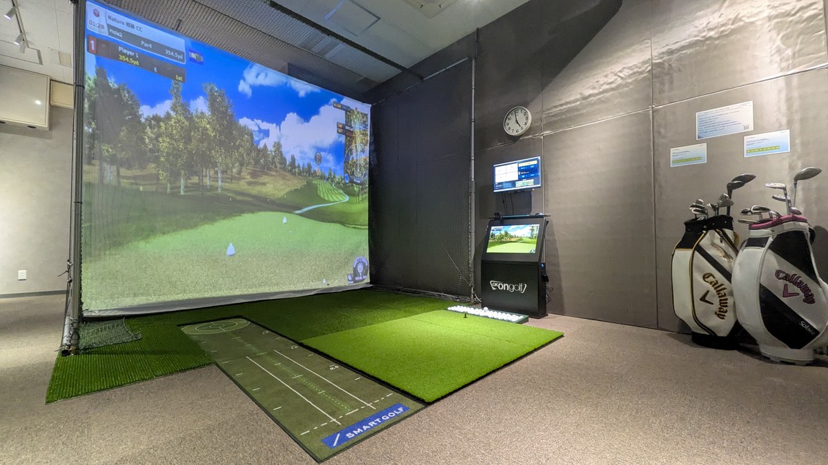 SMART GOLF イオンタウン新船橋店のシミュレーター打席